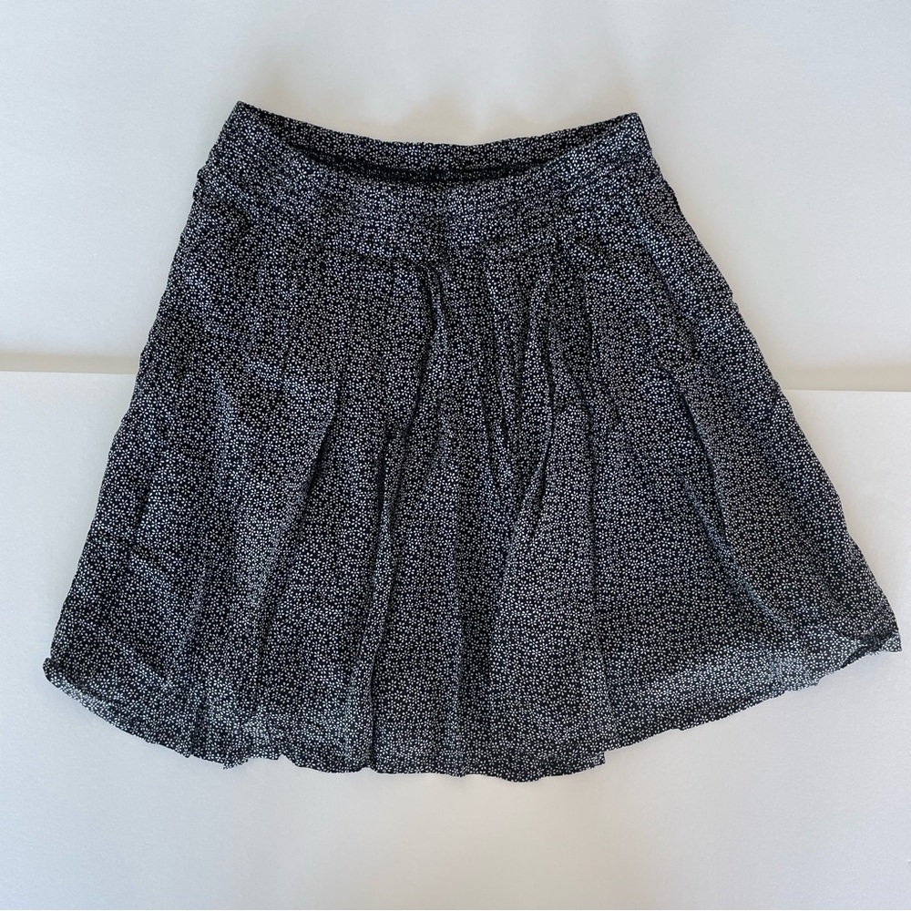 Brandy Melville Floral Print Skirt (Black, One Size)